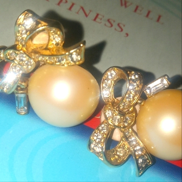 Nina Ricci Jewelry - Gorgeous Vintage Pearls